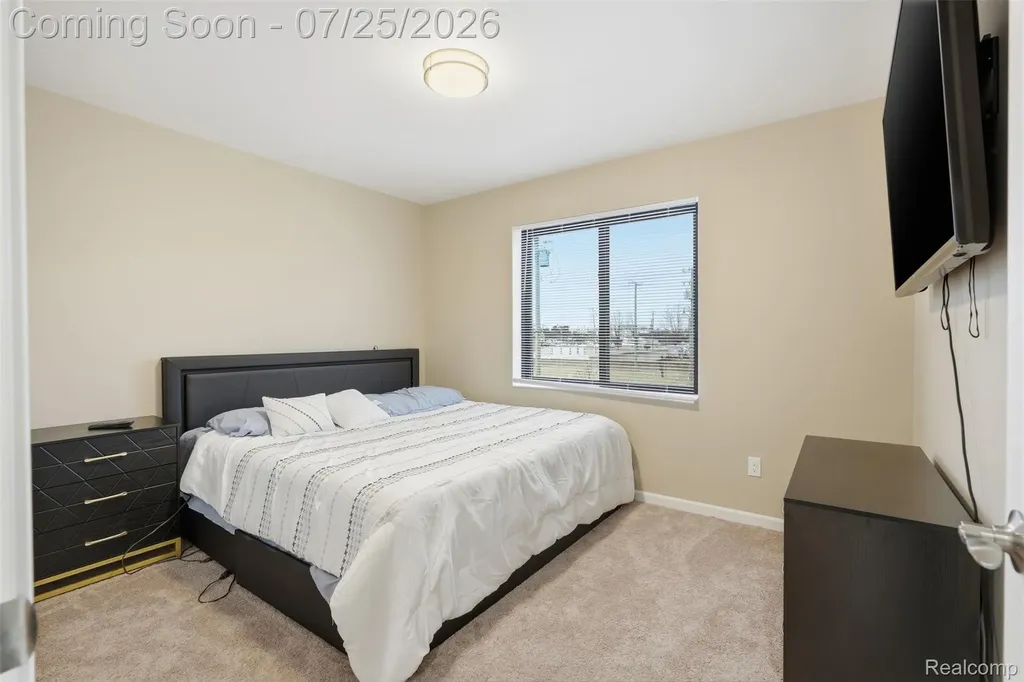 8117 Vermont Avenue Warren City MI 48093