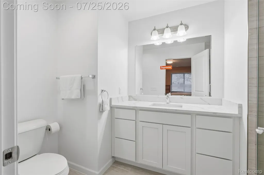 8117 Vermont Avenue Warren City MI 48093