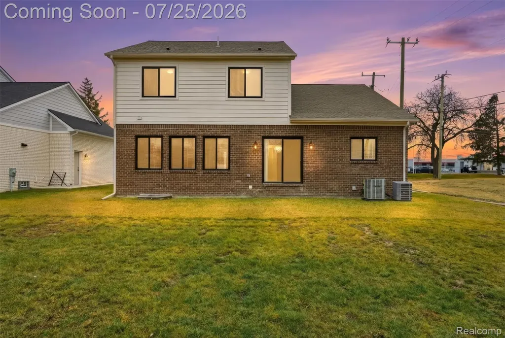 8117 Vermont Avenue Warren City MI 48093
