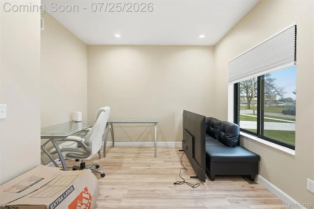8117 Vermont Avenue Warren City MI 48093
