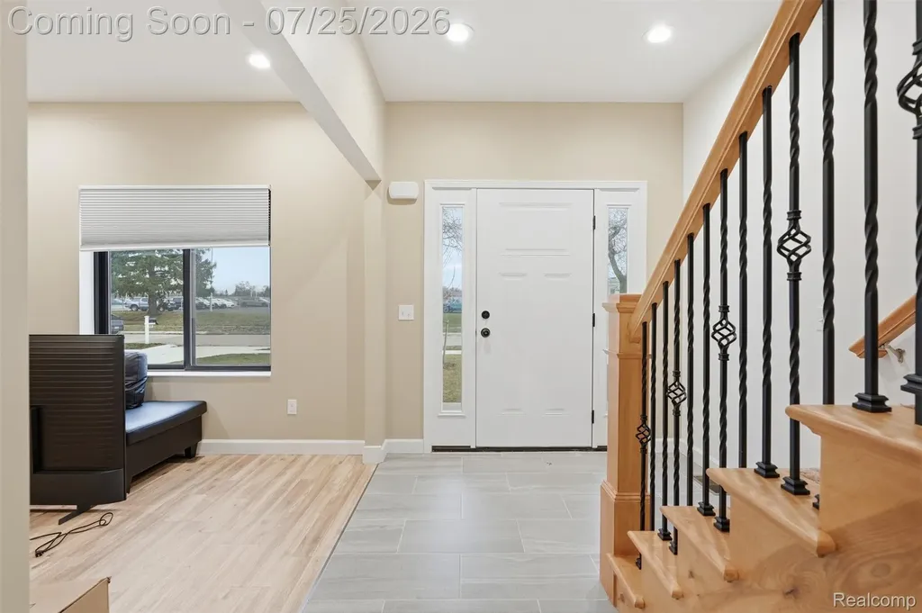 8117 Vermont Avenue Warren City MI 48093