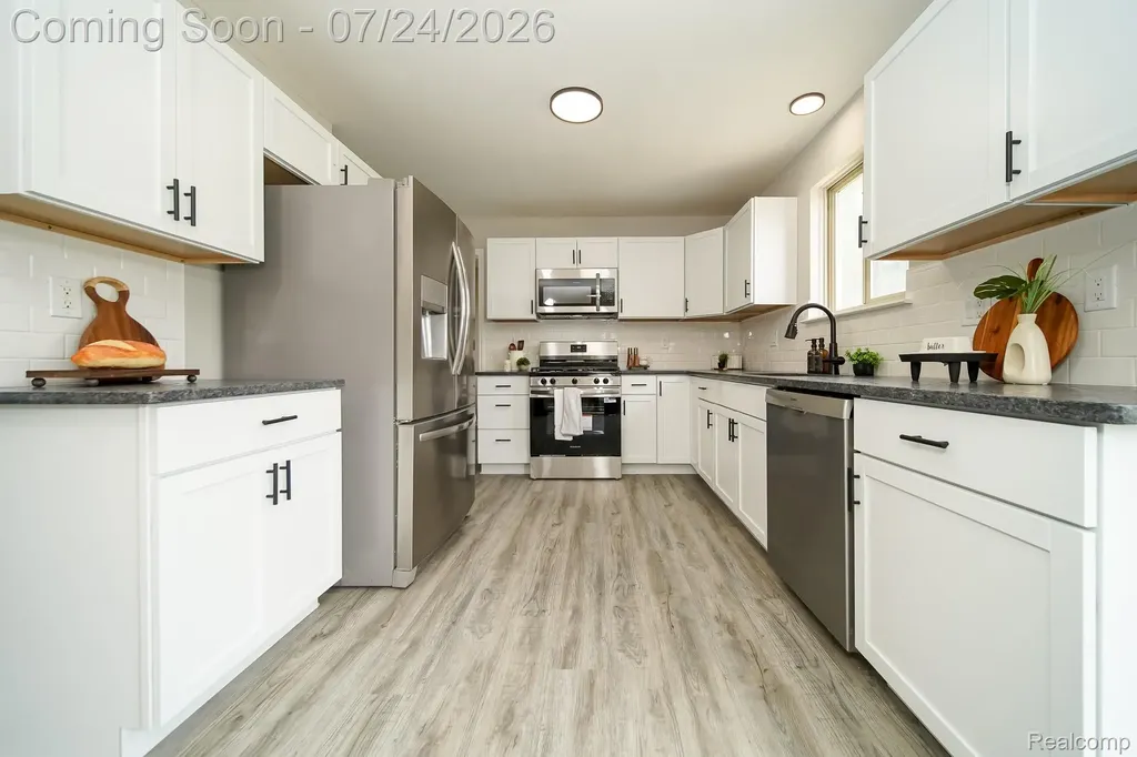 27271 Sparrow Court Chesterfield Township MI 48051