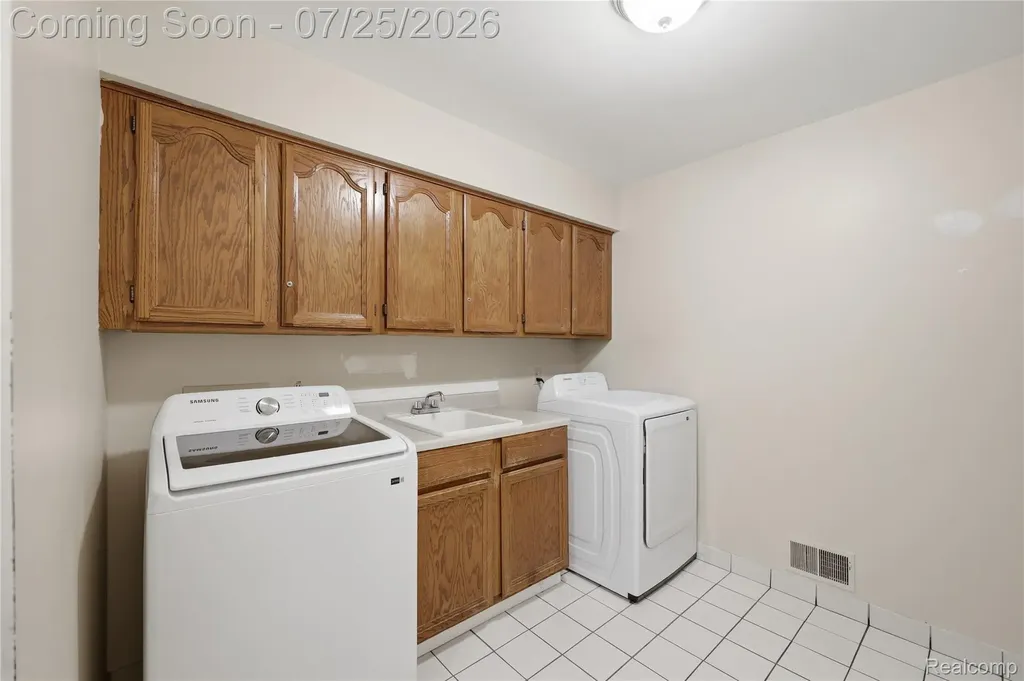 34294 Maple Lane Drive Sterling Heights City MI 48312