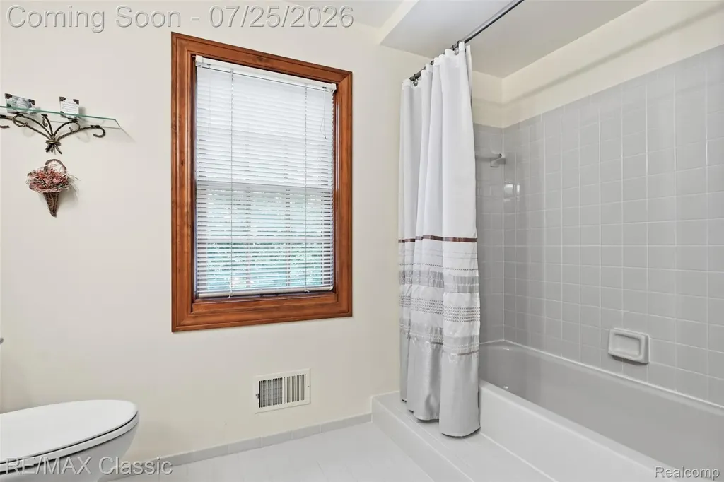 9700 Red Maple Drive Plymouth Charter Township MI 48170