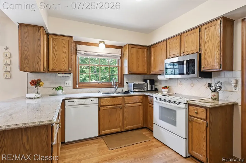 9700 Red Maple Drive Plymouth Charter Township MI 48170