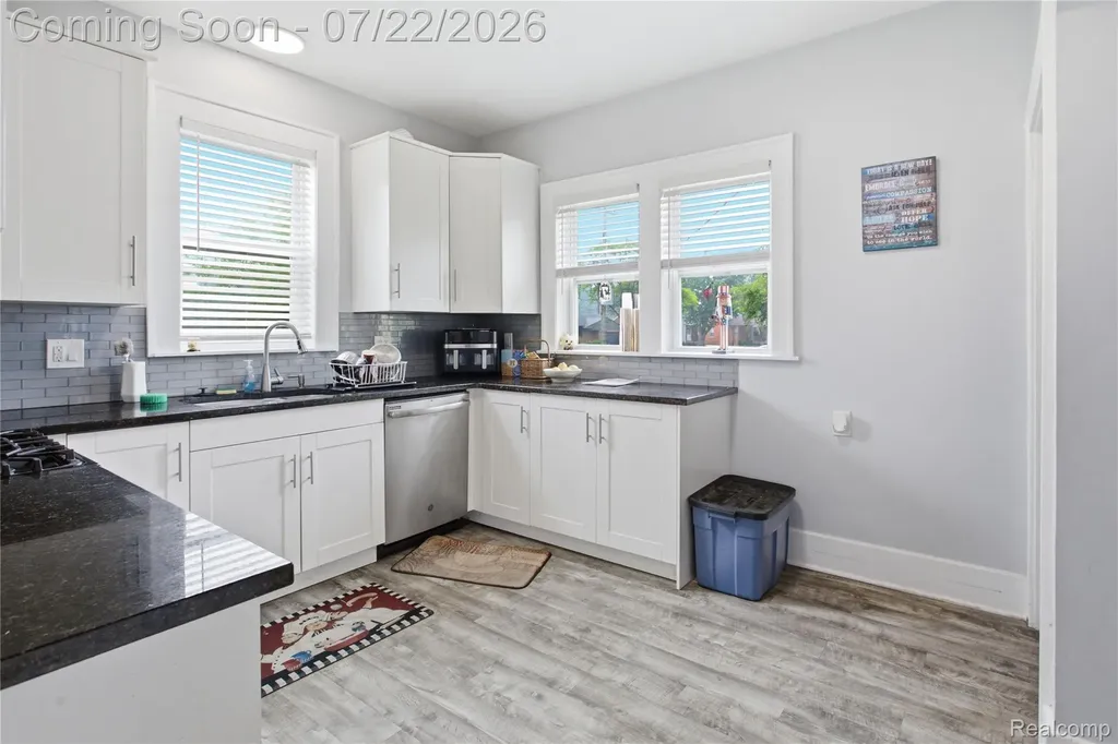 32127 Utica Road Fraser City MI 48026