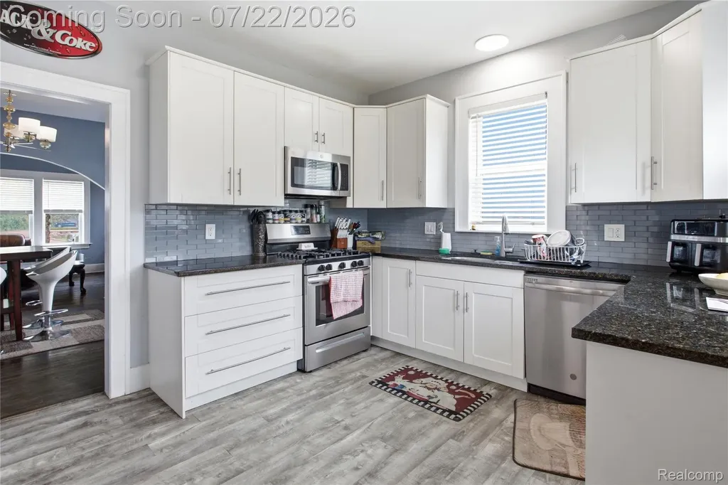 32127 Utica Road Fraser City MI 48026