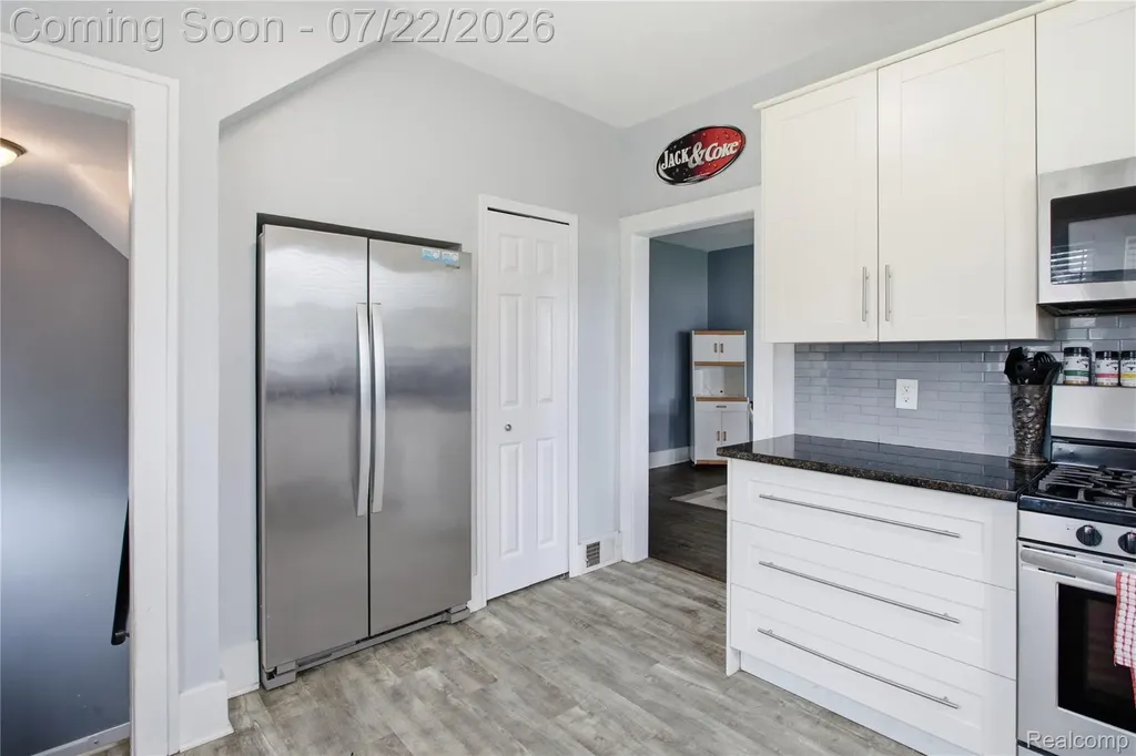 32127 Utica Road Fraser City MI 48026
