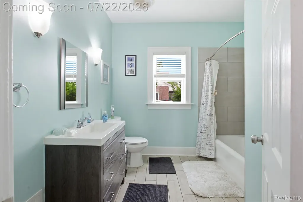 32127 Utica Road Fraser City MI 48026