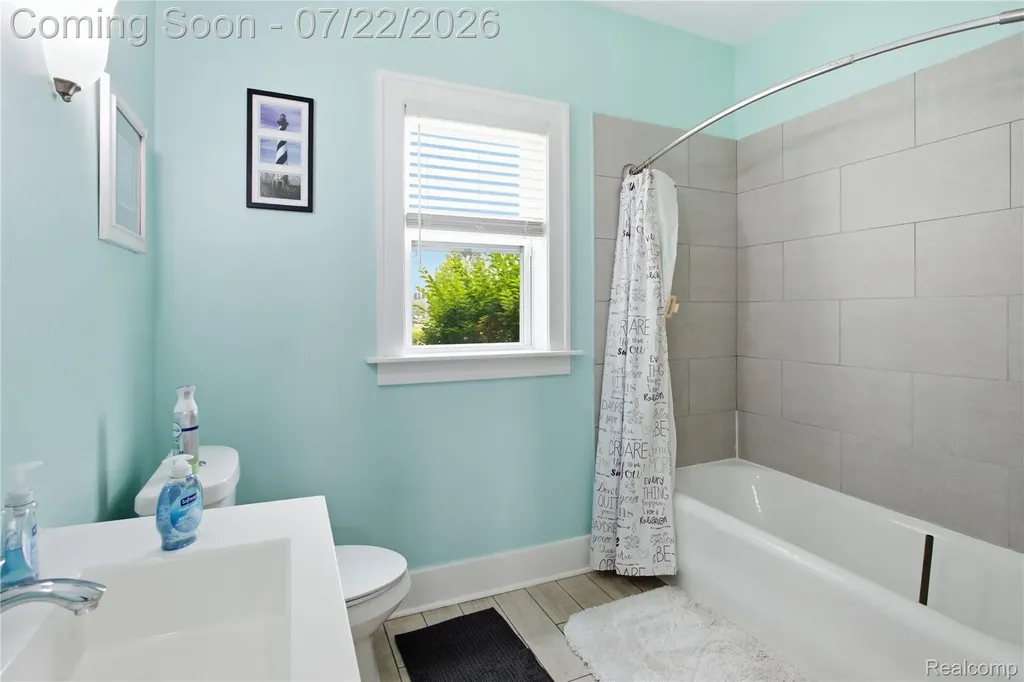 32127 Utica Road Fraser City MI 48026