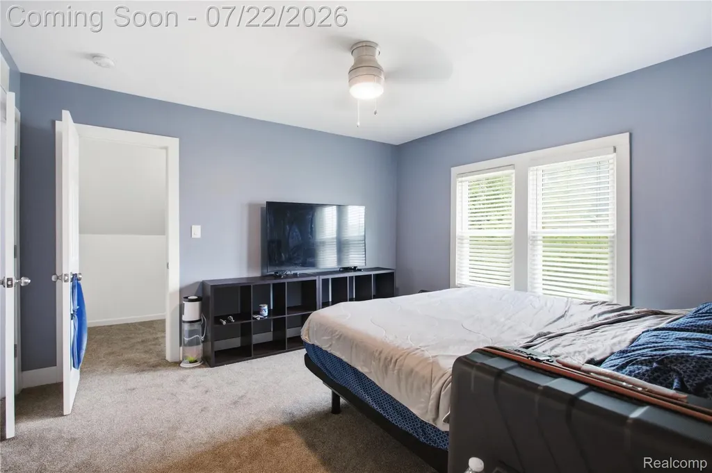 32127 Utica Road Fraser City MI 48026