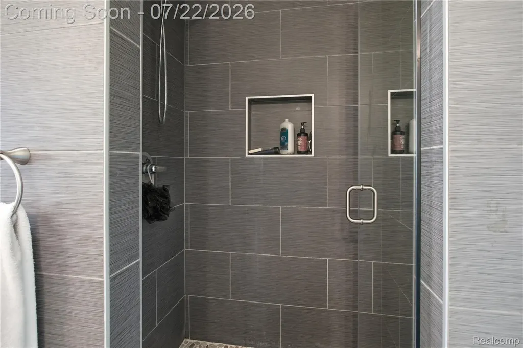 32127 Utica Road Fraser City MI 48026