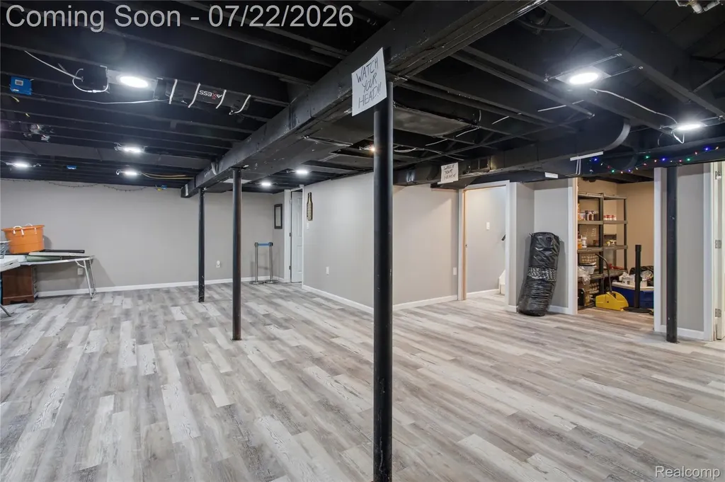 32127 Utica Road Fraser City MI 48026