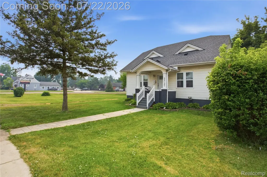 32127 Utica Road Fraser City MI 48026