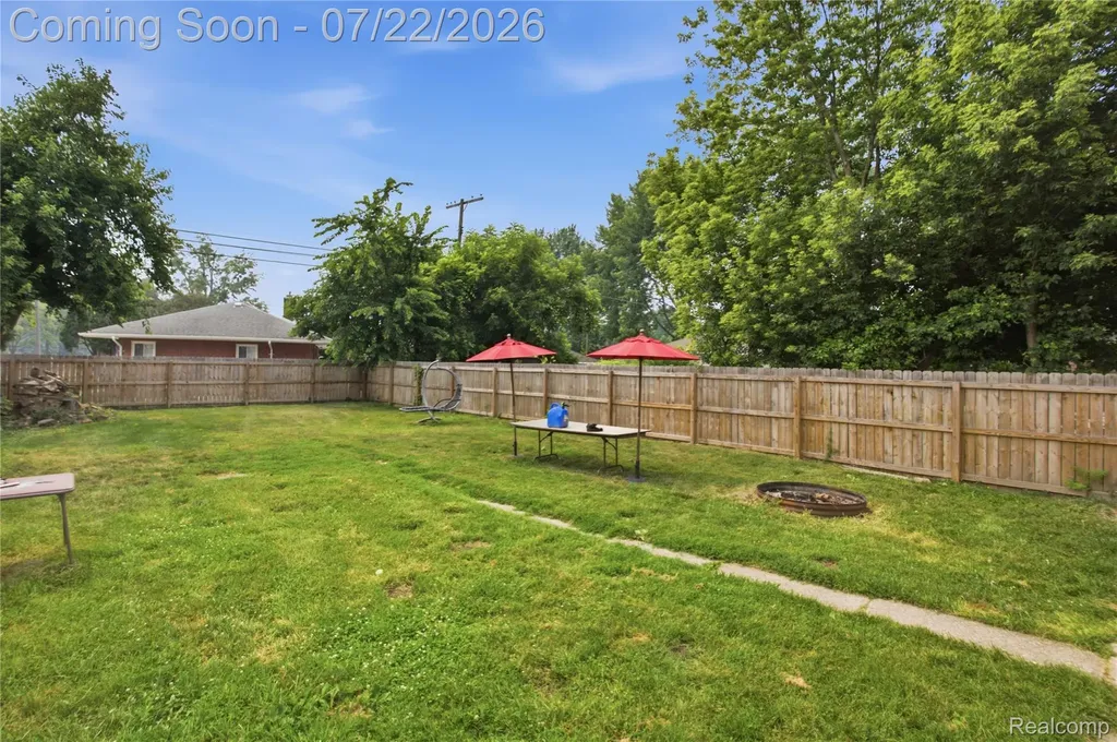 32127 Utica Road Fraser City MI 48026