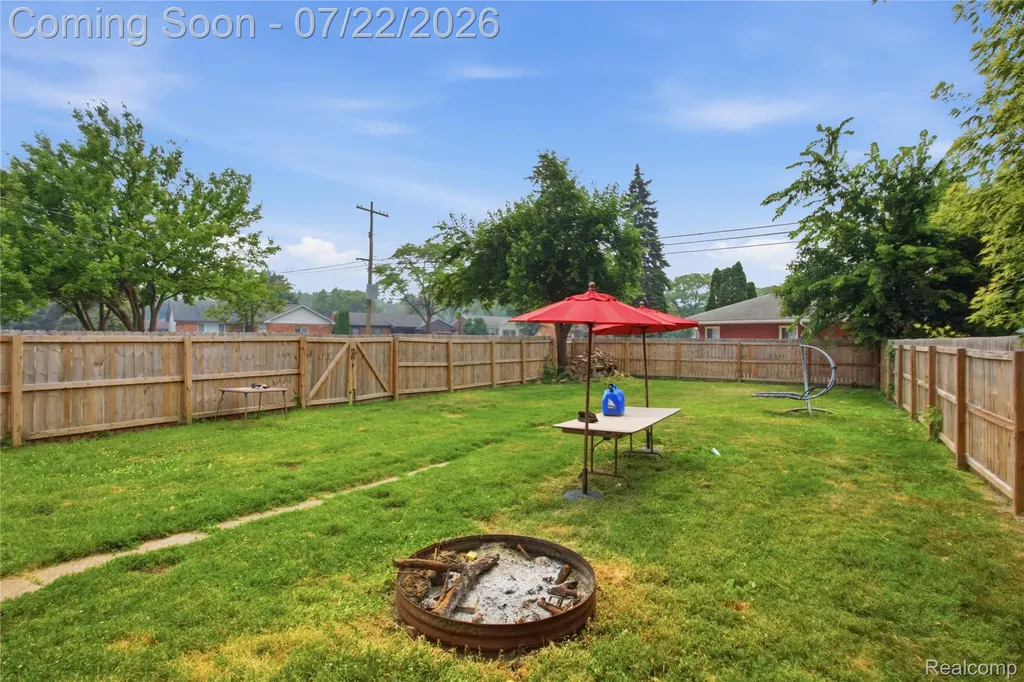 32127 Utica Road Fraser City MI 48026