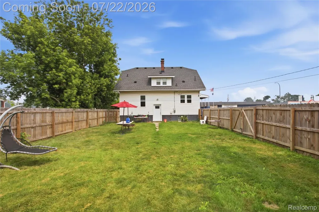 32127 Utica Road Fraser City MI 48026