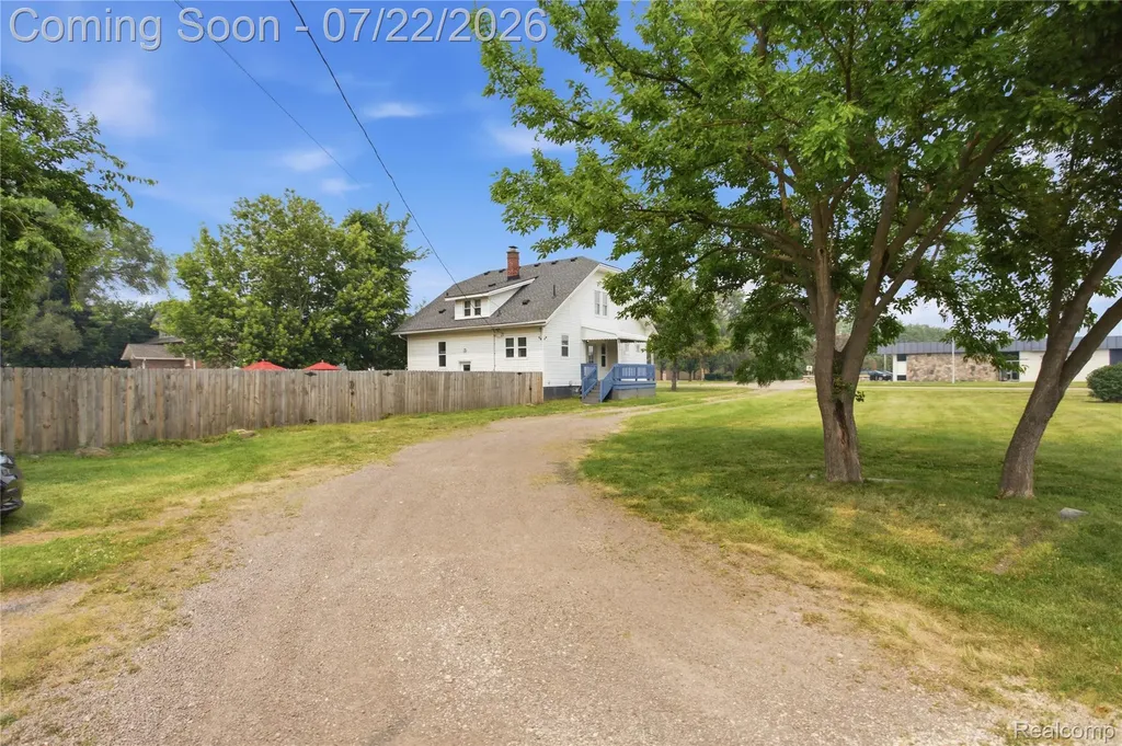 32127 Utica Road Fraser City MI 48026