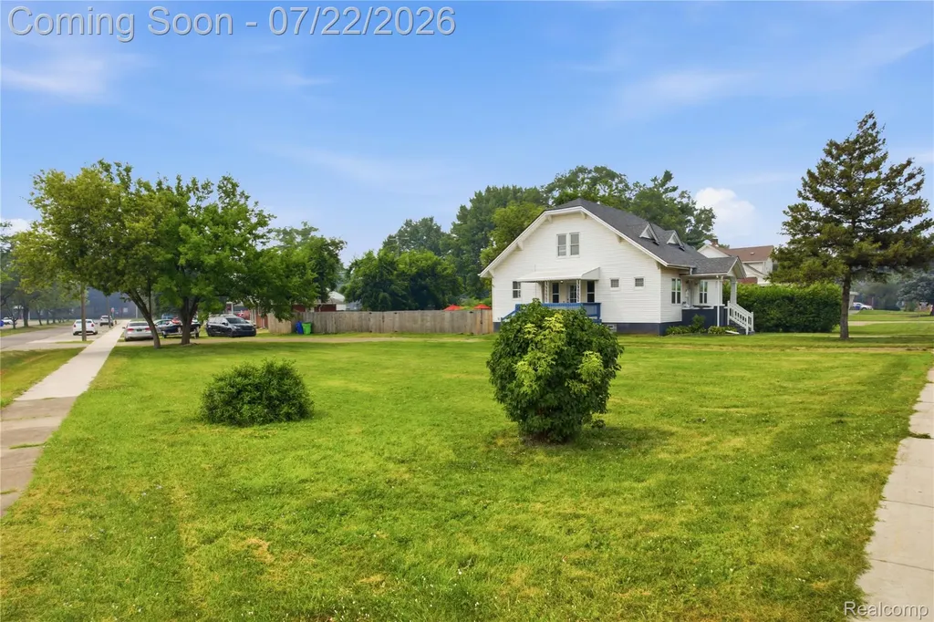 32127 Utica Road Fraser City MI 48026