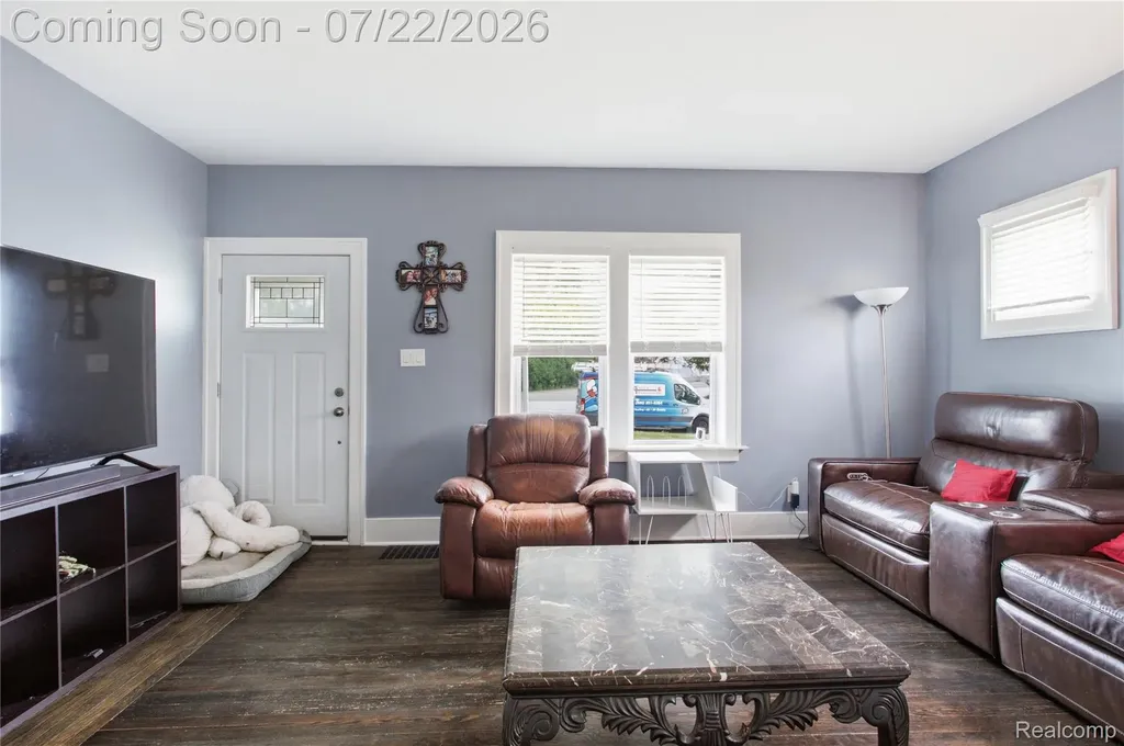 32127 Utica Road Fraser City MI 48026