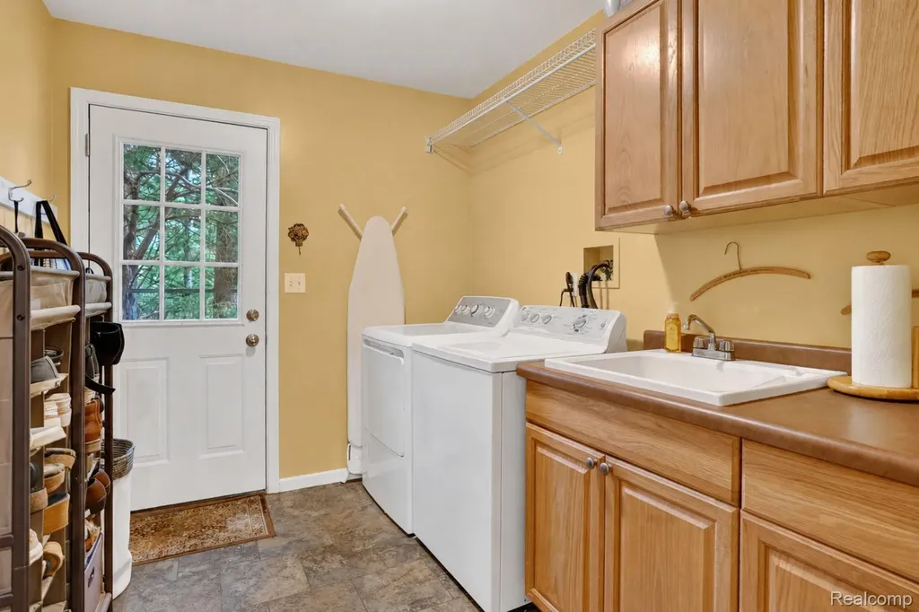 7665 Towering Pines Drive Hamburg Township MI 48116