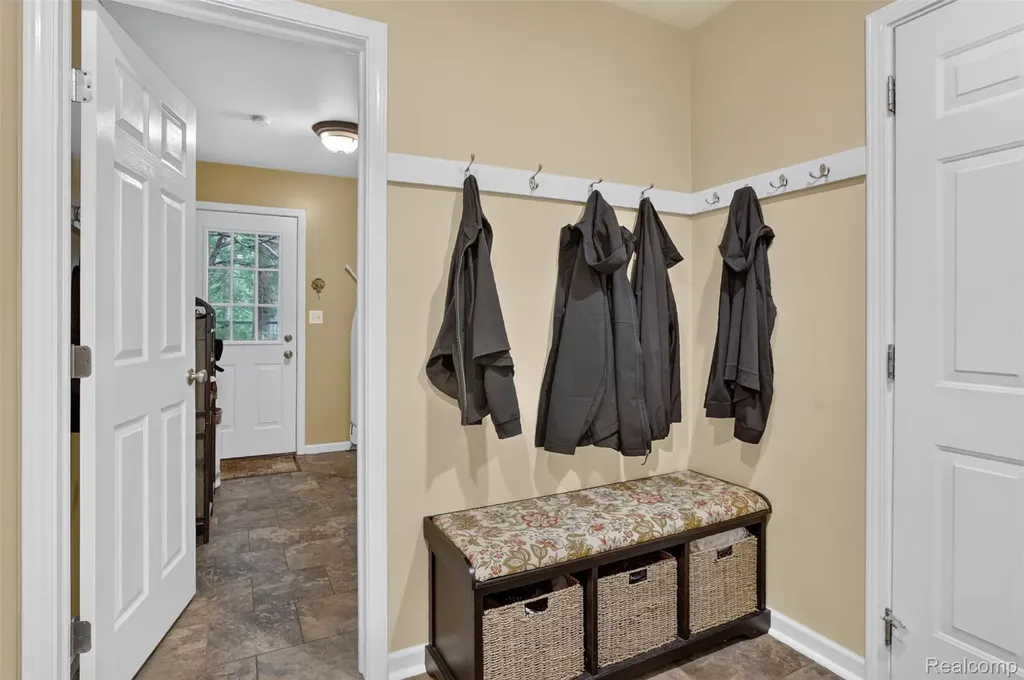 7665 Towering Pines Drive Hamburg Township MI 48116