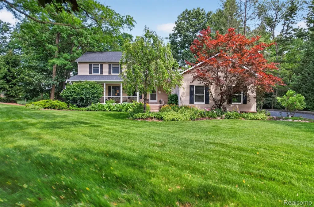 7665 Towering Pines Drive Hamburg Township MI 48116