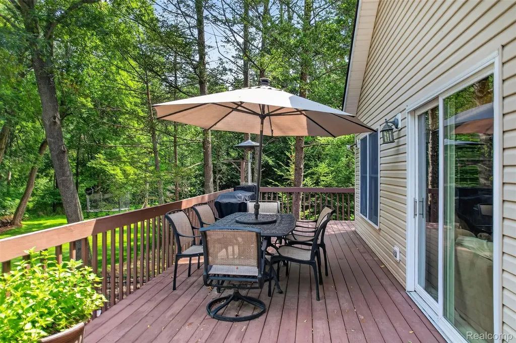 7665 Towering Pines Drive Hamburg Township MI 48116