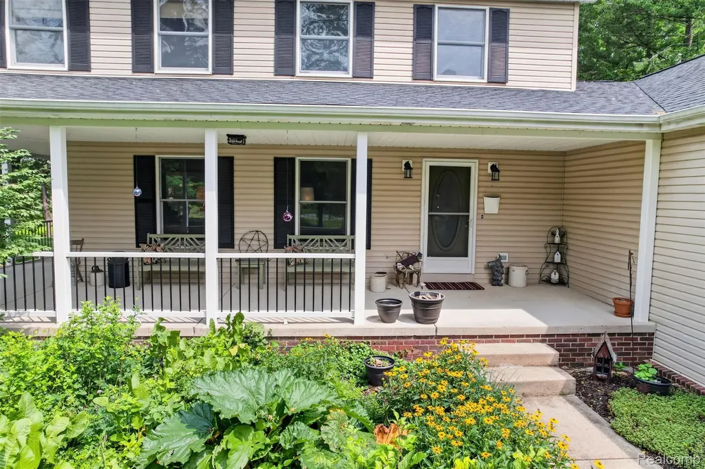 7665 Towering Pines Drive Hamburg Township MI 48116