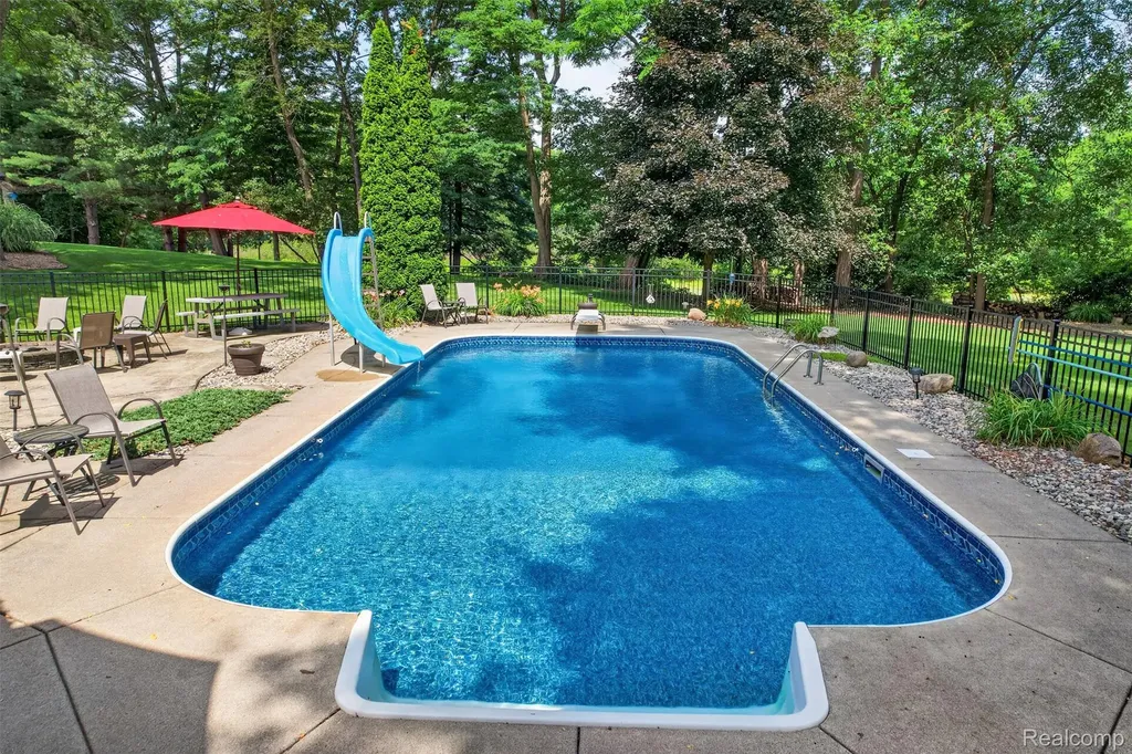 7665 Towering Pines Drive Hamburg Township MI 48116