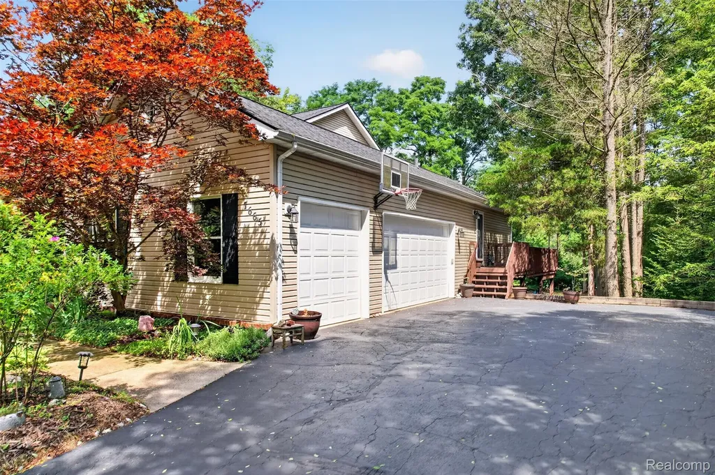 7665 Towering Pines Drive Hamburg Township MI 48116