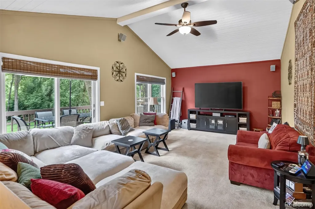 7665 Towering Pines Drive Hamburg Township MI 48116