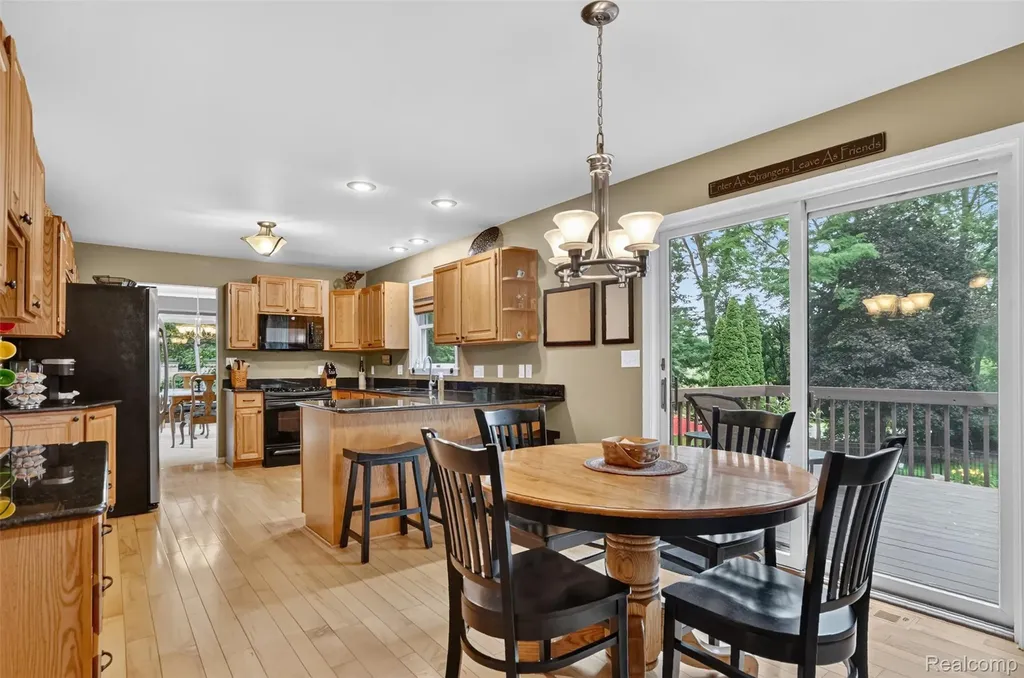 7665 Towering Pines Drive Hamburg Township MI 48116