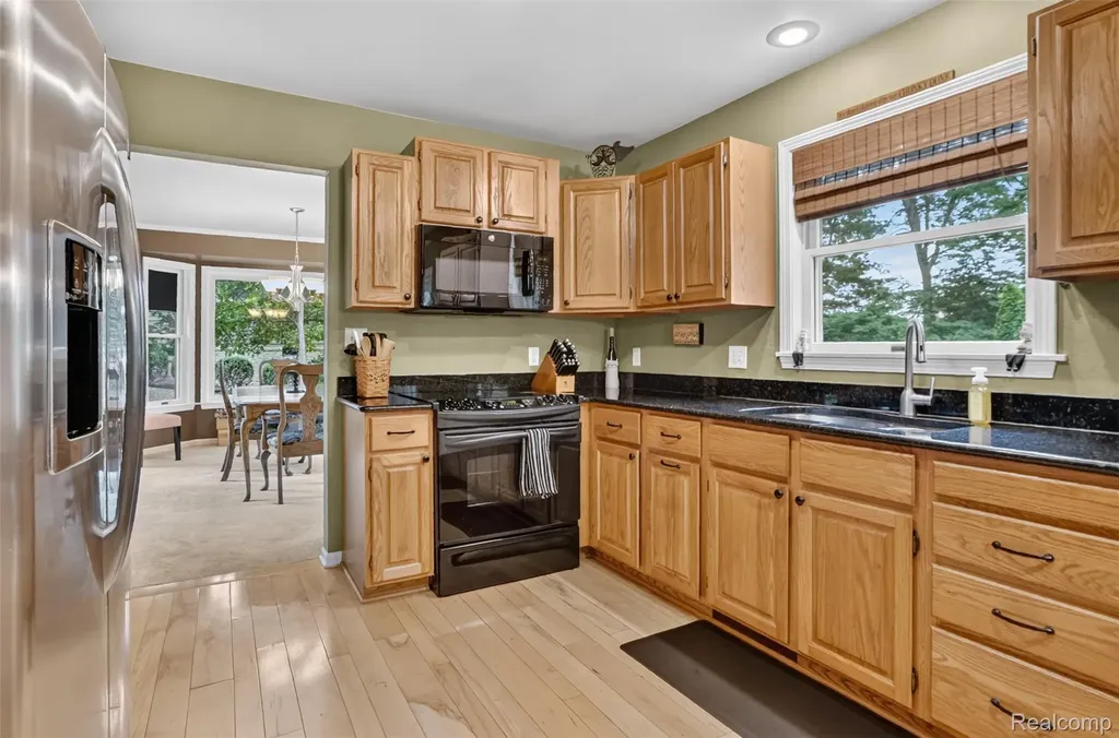 7665 Towering Pines Drive Hamburg Township MI 48116