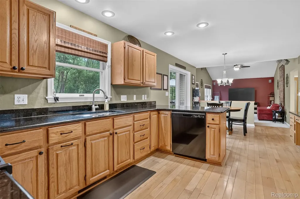 7665 Towering Pines Drive Hamburg Township MI 48116