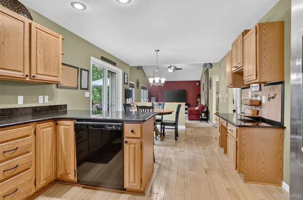 7665 Towering Pines Drive Hamburg Township MI 48116