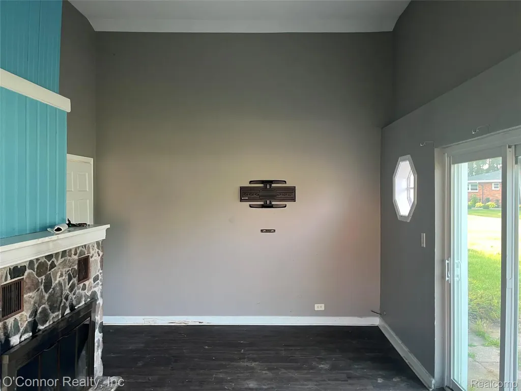 2929 N River Road Fort Gratiot Charter Township MI 48059