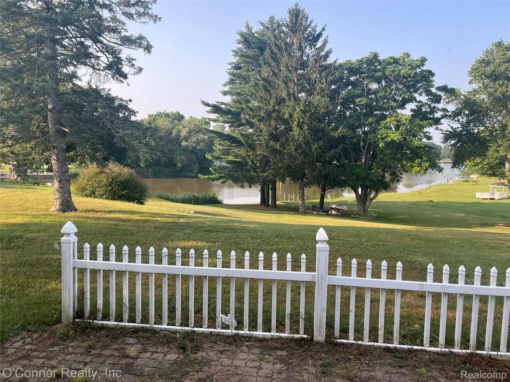 2929 N River Road Fort Gratiot Charter Township MI 48059