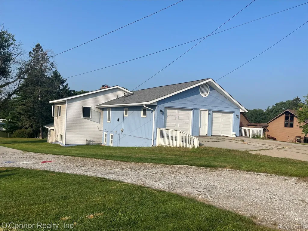 2929 N River Road Fort Gratiot Charter Township MI 48059