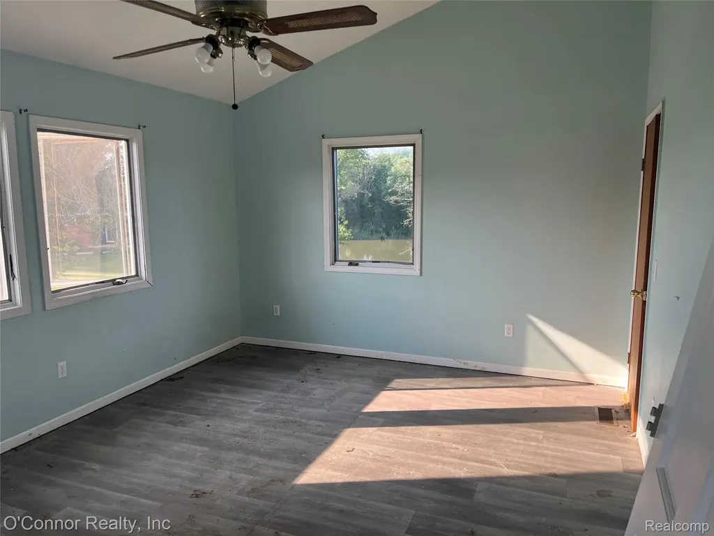 2929 N River Road Fort Gratiot Charter Township MI 48059