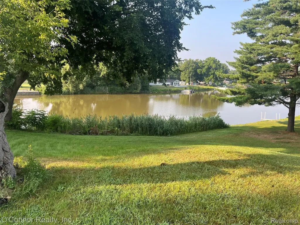 2929 N River Road Fort Gratiot Charter Township MI 48059