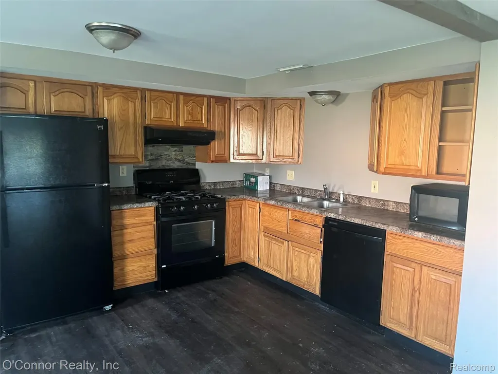 2929 N River Road Fort Gratiot Charter Township MI 48059