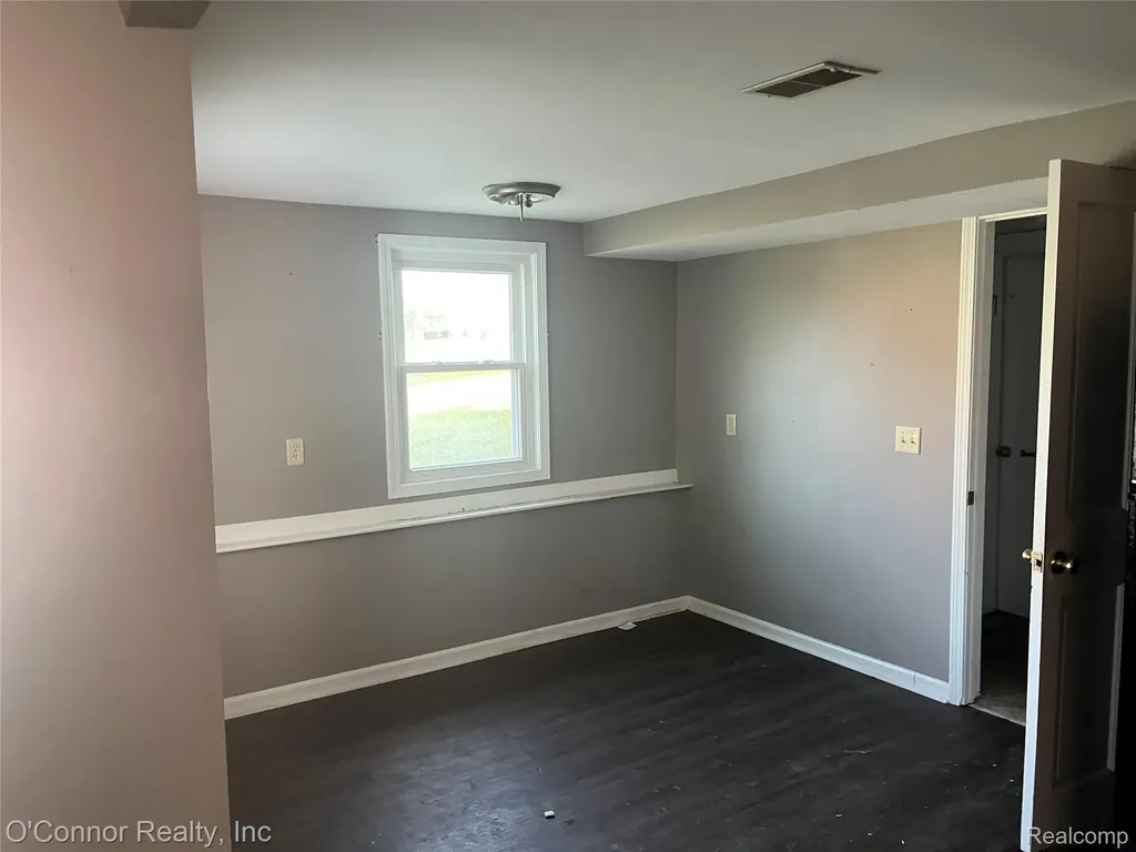 2929 N River Road Fort Gratiot Charter Township MI 48059