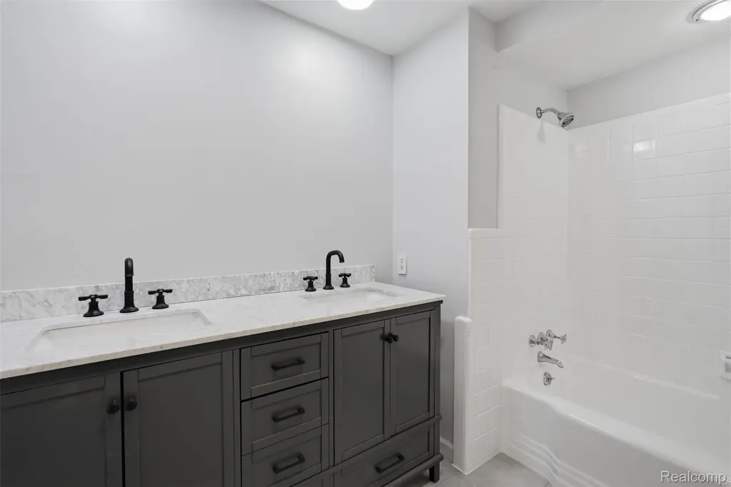 3454 Paddington Drive Troy City MI 48084