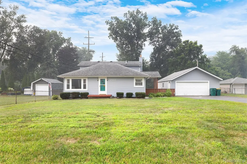 37483 Barth Street Romulus City MI 48174