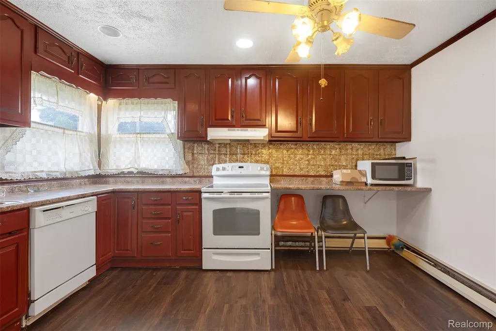 37483 Barth Street Romulus City MI 48174