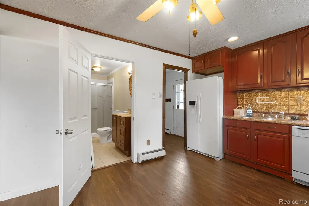 37483 Barth Street Romulus City MI 48174