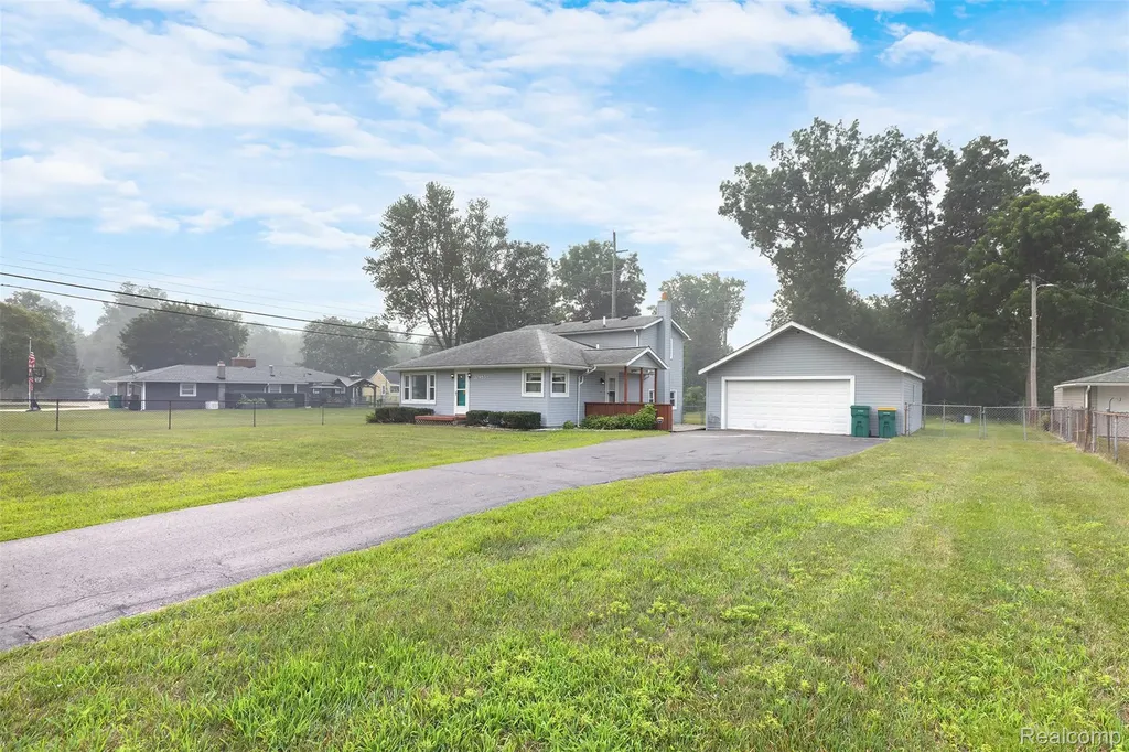 37483 Barth Street Romulus City MI 48174