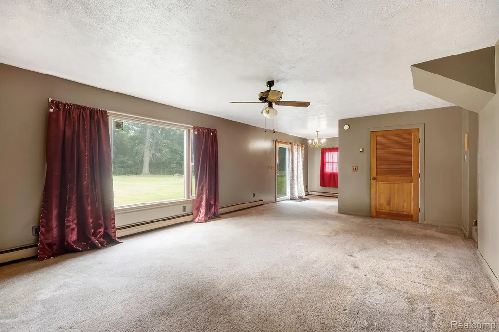 37483 Barth Street Romulus City MI 48174