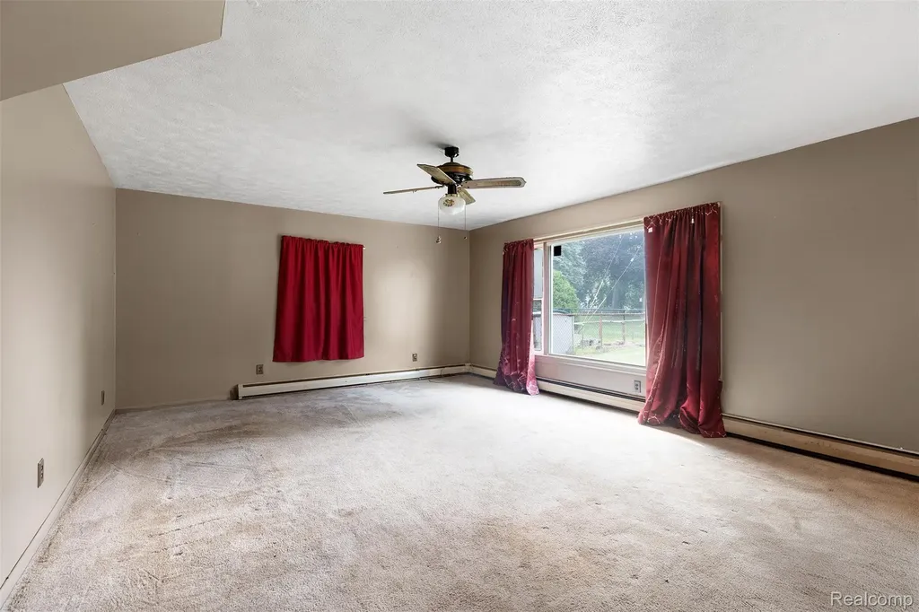 37483 Barth Street Romulus City MI 48174